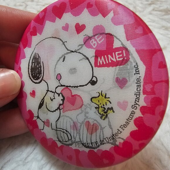 Peanuts Snoopy Woodstock Valentines Day Be Mine Lenticular Pinback Button - Picture 2 of 5